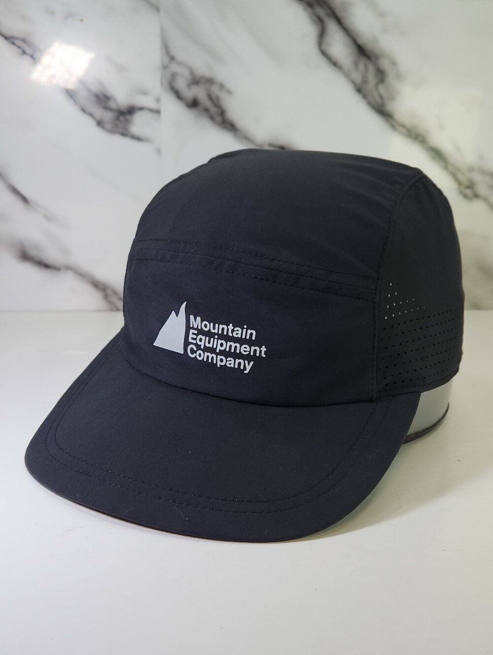 Mountain Equipment Company Black Performance Cap. Adjustable. Running Hat